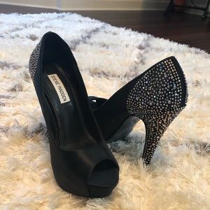 Steve Madden peep toe pumps